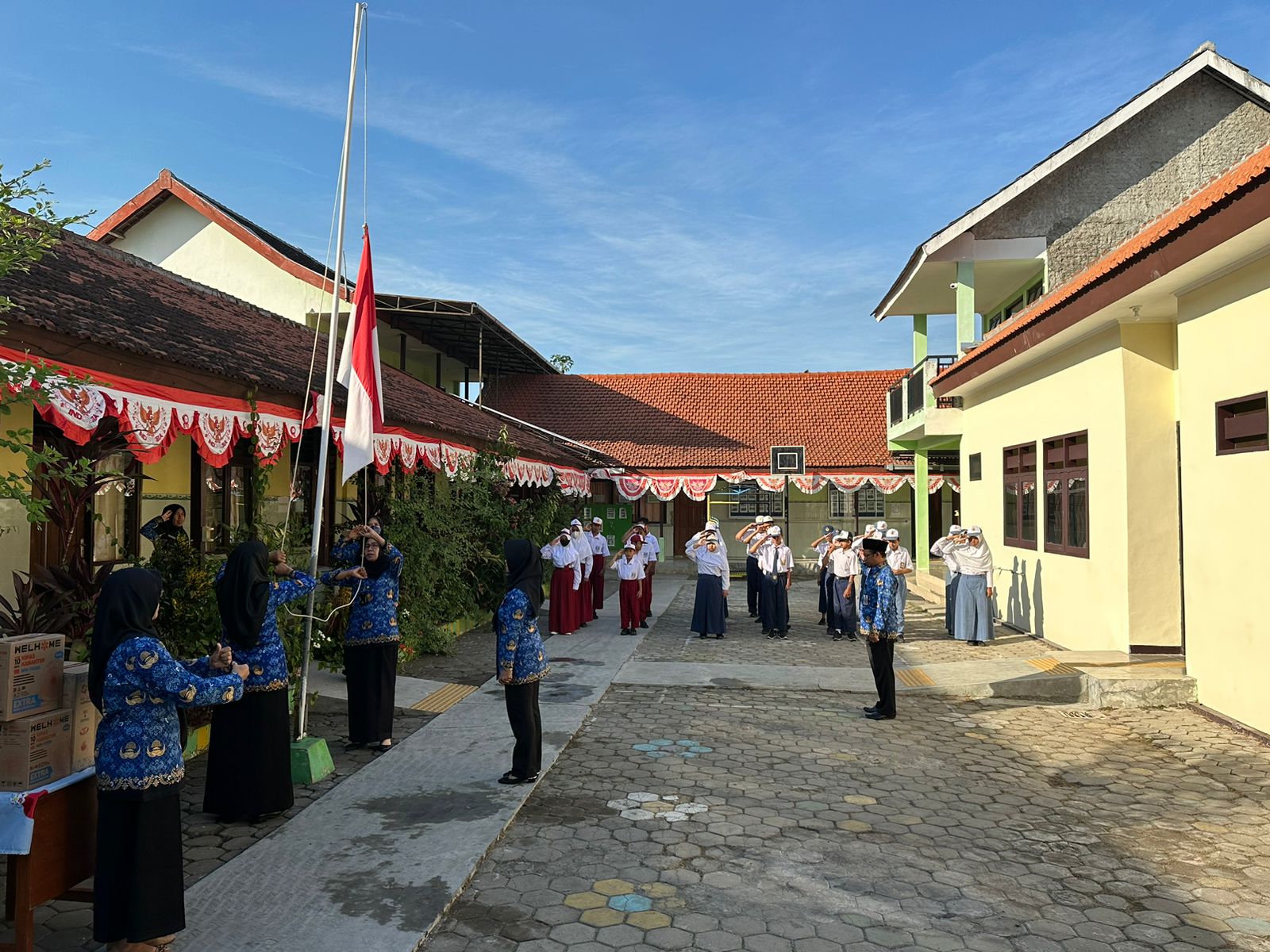 UPACARA PERINGATAN HUT RI DI SEKOLAH – SLBN BANJARSARI WETAN